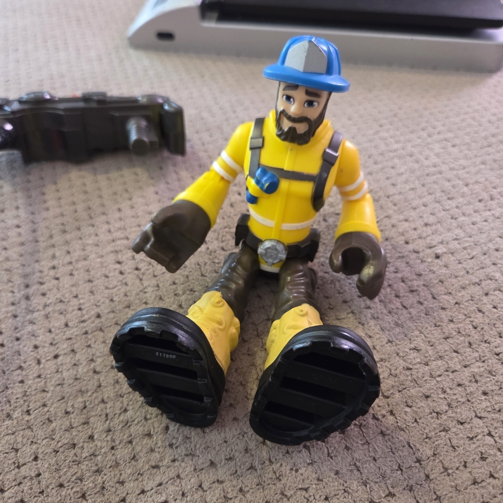 2018 mattel FORREST FUEGO Firefighter Fire Rescue RESCUE HEROES Fisher Price - Picture 9 of 13